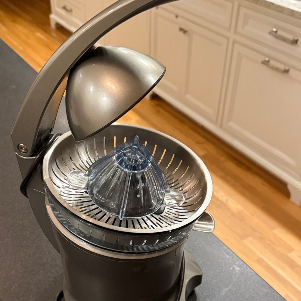 Breville Citrus Juicer - Silver and Black - Picture 4 of 4
